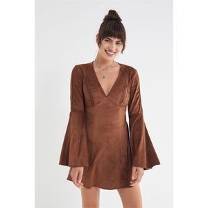 ◻️ S O L D ◻️ NWOT 70s suede bell-sleeved beauty